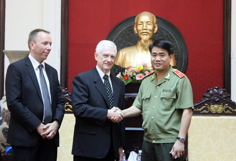Director of Hanoi Public Security Department receives Protestant pastors delegation from Hanoi International Fellowship